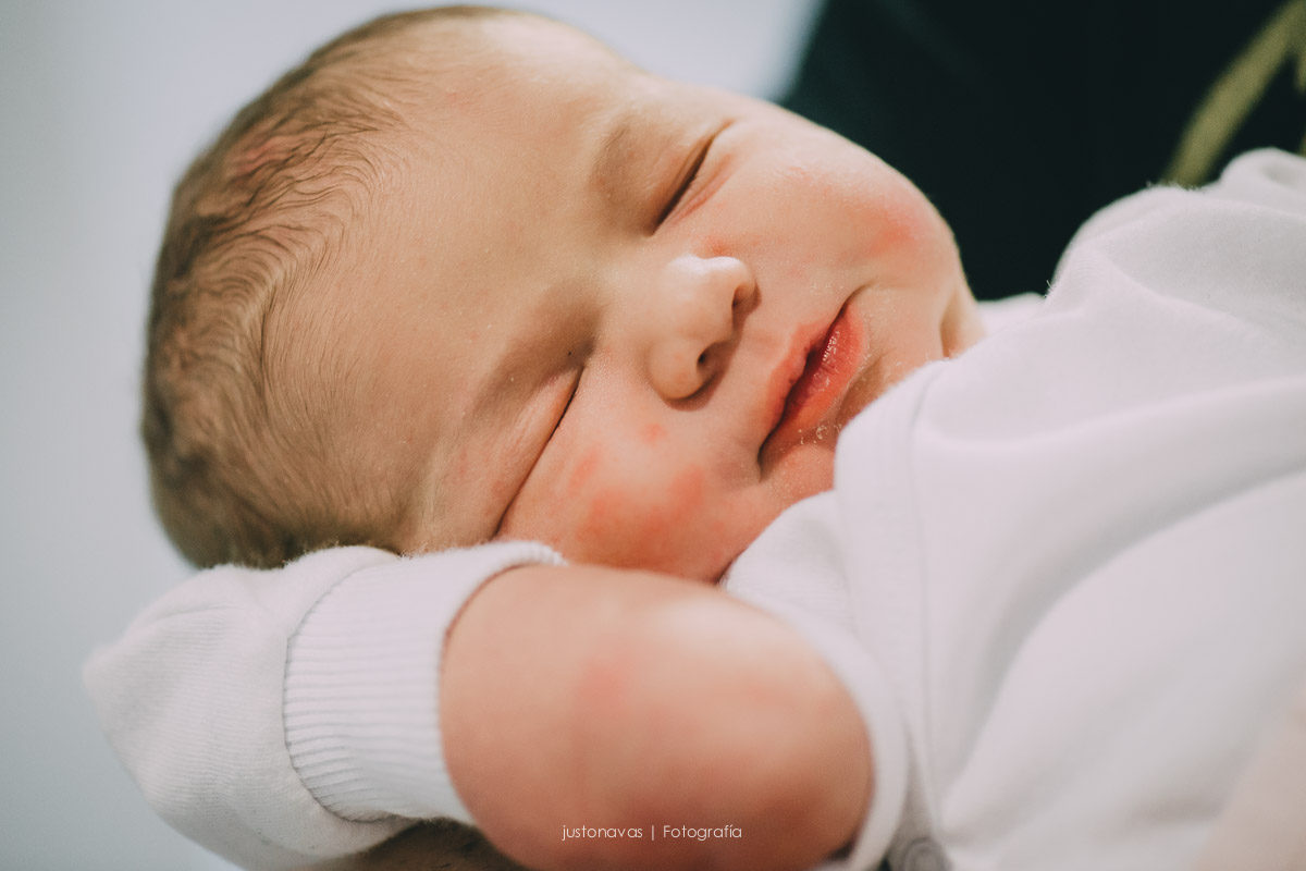 reportaje new born en hospital justo navas fotografia