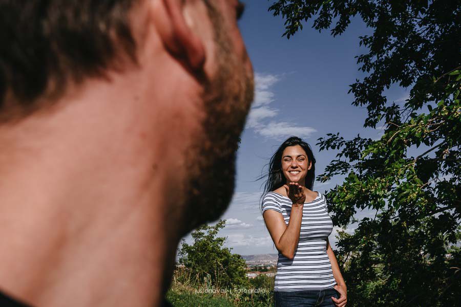 sesion de fotos de pareja en parque justo navas fotografia