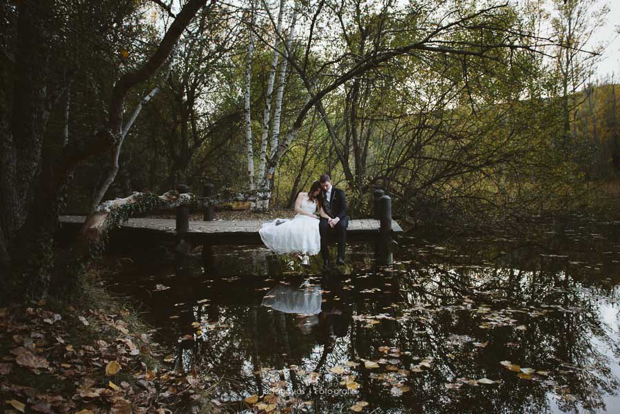 love session elegante en el bosque de finlandia